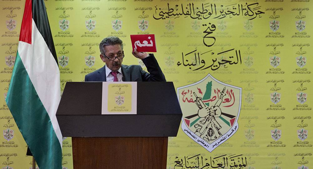 انتخاب محمود عباس رئيسا لحركة 