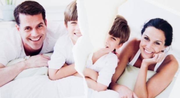 مشهد ضرب والدته لا يغادر تفكيره منذ طفولته.. ماذا تمنى اليوم؟