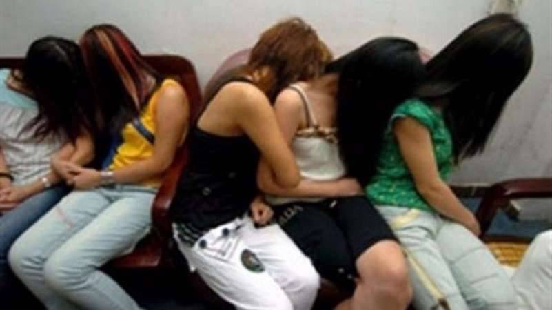 مداهمة مركز دعارة على شاطئ المعاملتين