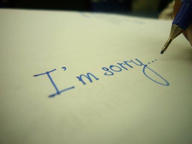 في لندن- كلمة sorry  لا تعني الاعتذار! ولهذه الأسباب الغريبة يقولها البريطانيون