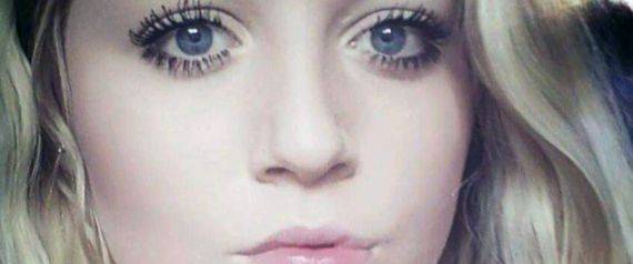 تلتقط 200 صورة سيلفي في اليوم ثم تحذفها.. والسبب لا يصدق!