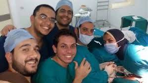 سيلفي من داخل غرفة الولادة تُطيح بطبيب مصري!