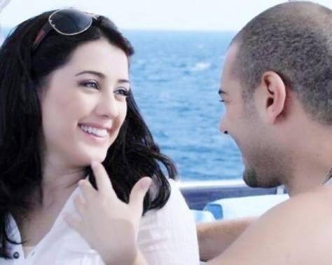 بالصورة - أول تعليق لكندة علوش بعد عقد قرانها على عمرو يوسف