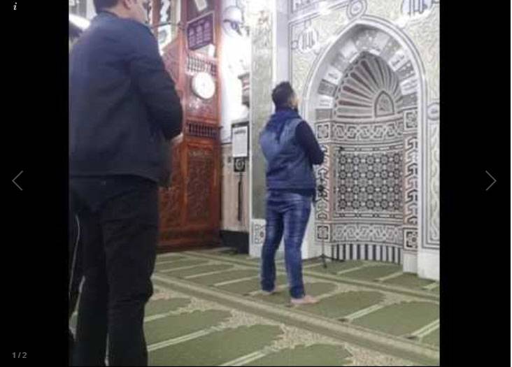 بالفيديو – فنّان مصري يؤم المصلين في صلاة الفجر ويتلو القرأن… لن تصدقوا من هو!