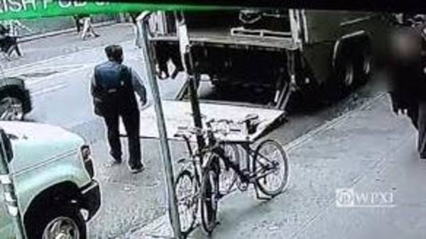 بالفيديو.. سرقة دلو ذهبي ثمين بلا حراسة
