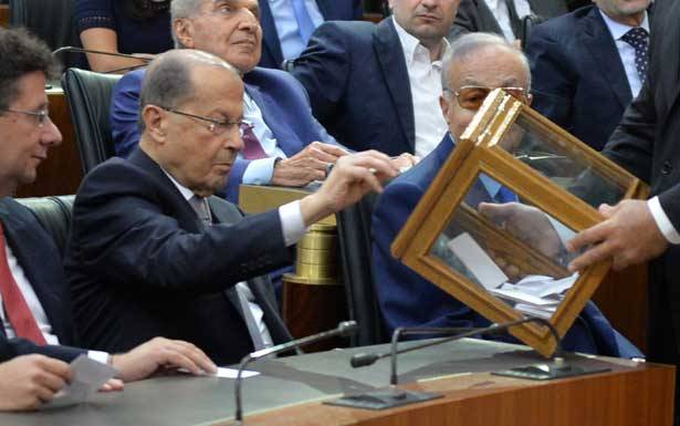 حكومة «الامر الواقع» تفجر ازمة في وجه عون