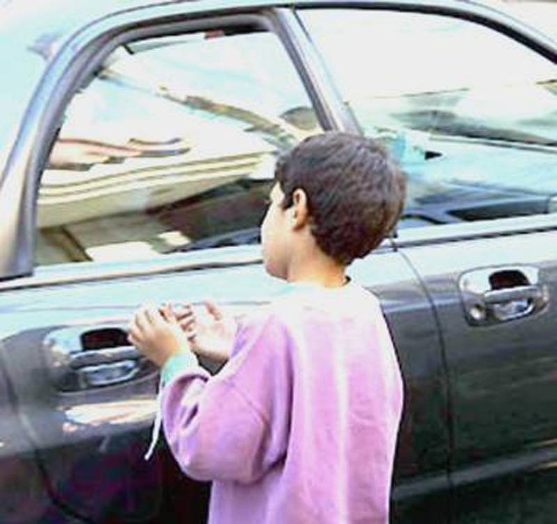 "التسوّل الموسمي" على الأبواب!