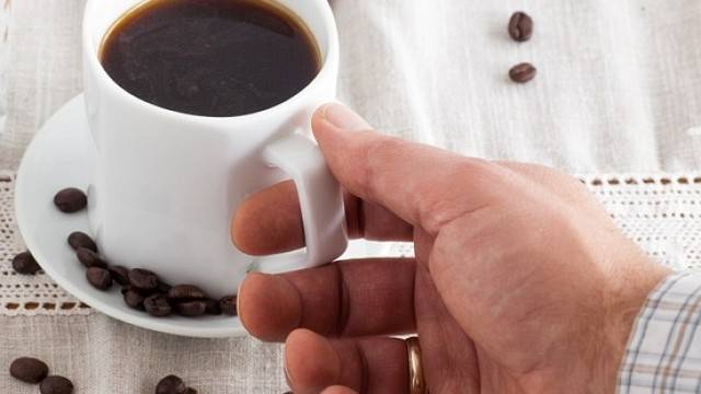 هذا ما يسببه شرب القهوة بعد الأكل مباشرة.. احذروا!