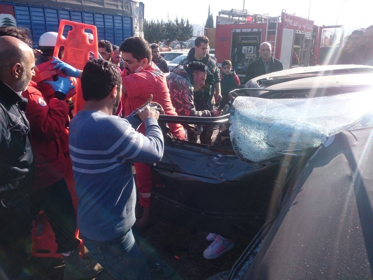 بالصور: حادث مفجع.. قتيل و3 جرحى من عائلة واحدة!