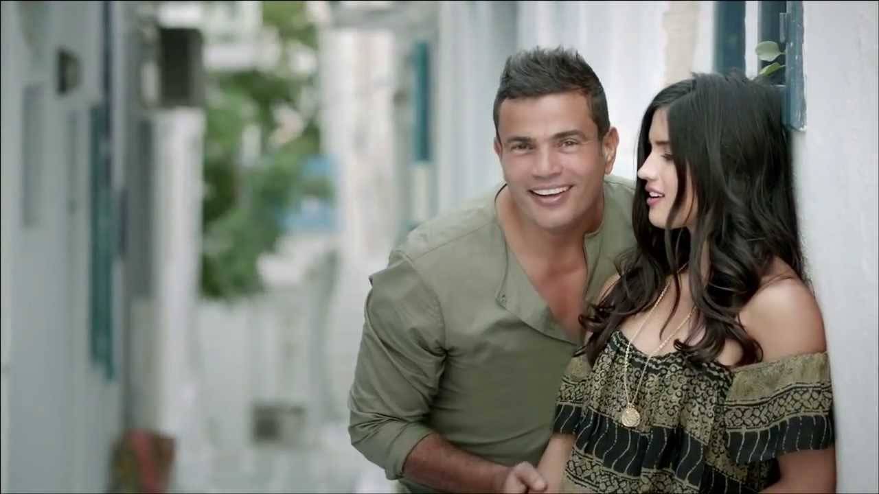 مفاجأة مدوية.. منع دخول المحجبات الى حفل عمرو دياب!