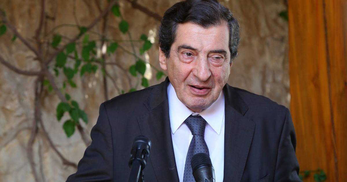 الفرزلي دعا عون الى تشكيل حكومة تكنوقراط