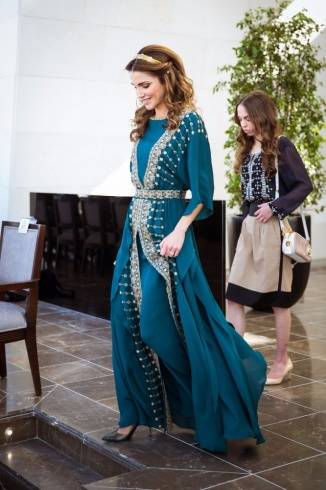 لن تصدّقي! هذا كل ما تفعله الملكة رانيا لتحافظ على رشاقتها... ستقلّدينها إذا عرفت السرّ