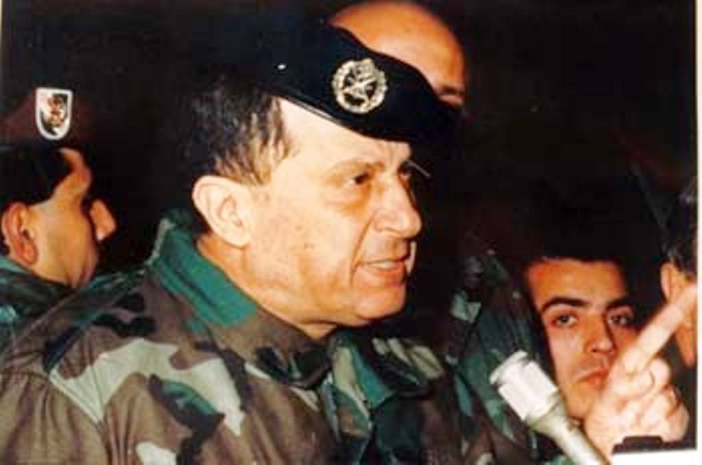 كم كان العماد عون إنسانيا مع الاسرى وحازما في المعارك