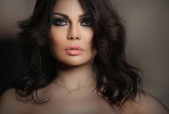 أغرب شروط نجوم الغناء لدخول حفلاتهم: نجمة تجبر الرجال على ملابس معينة وآخر منع دخول المحجبات!