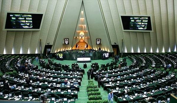 البرلمان الإيراني يعد مشروع قانون عاجل لاستئناف الأنشطة النووية