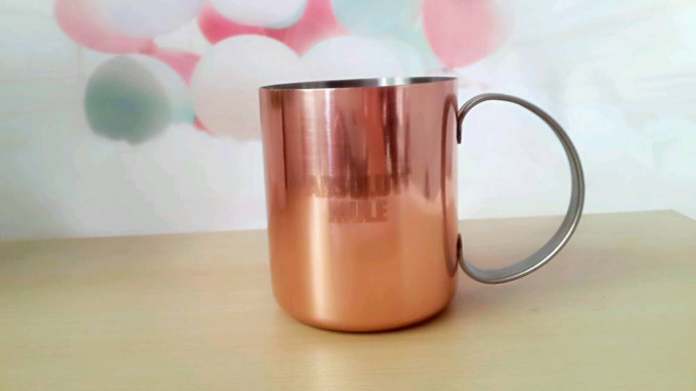 لهذه الأسباب عليكِ شرب الماء بكوب نحاسيّ