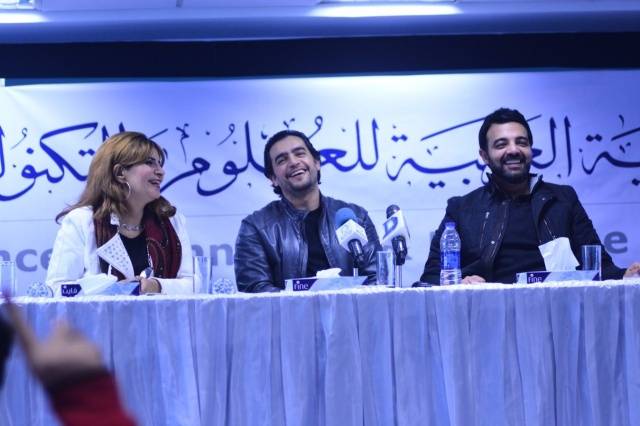 بالصور- مفاجأة لهاني سلامة وعمرو محمود يس في ندوة تكريمهما