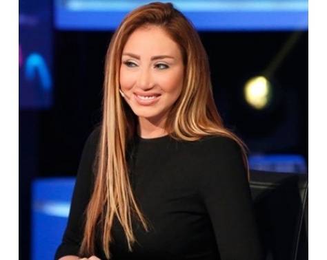 بالفيديو- "العلم المصري" ينقذ ريهام سعيد من بين الأسود