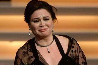 بالفيديو ممثلة  مصرية تغادر الاستوديو إثر السخرية من وزنها