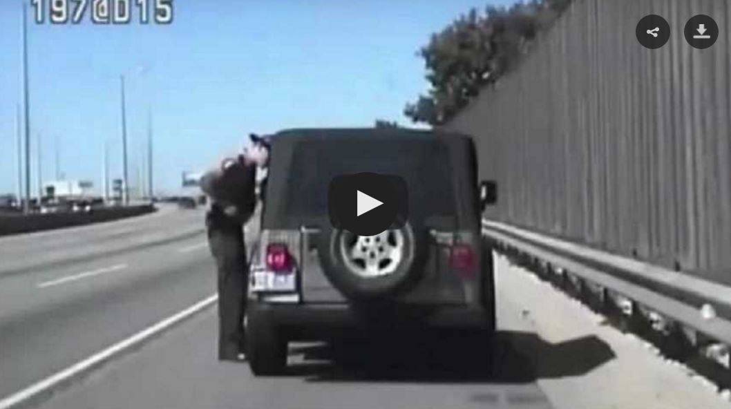 بالفيديو.. لحظة دهس سيدة مخمورة لشرطي وتسببها فى انقلاب سيارة آخرى