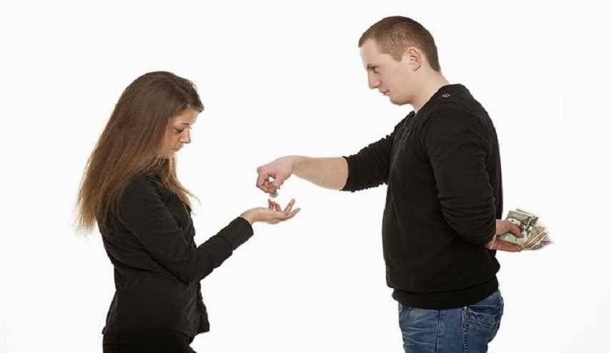 8 نصائح للتعامل مع الزوج البخيل.. تعرفي عليها