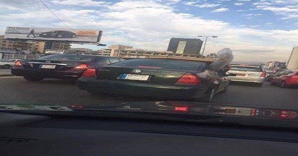 سيارة تحمل سيارة على طريق ضبية!