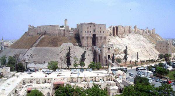الجيش السوري وصل إلى قلعة حلب الاثرية