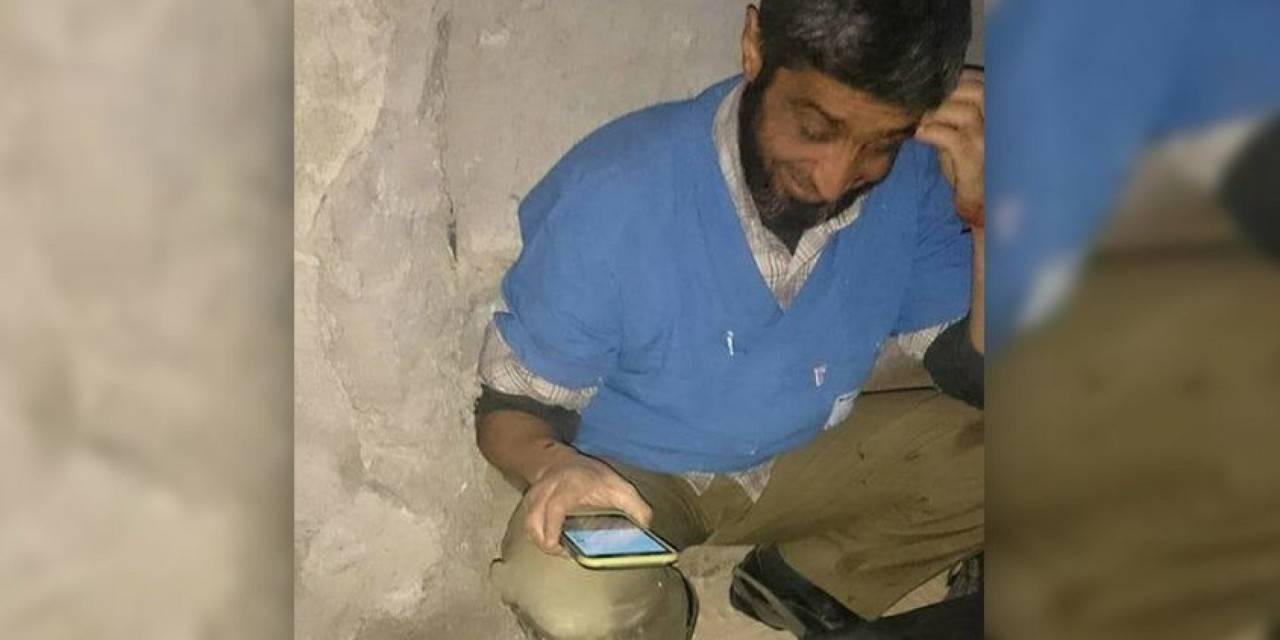 "هذا ابني عبدو".. مسعفٌ سوري يصرخ بعدما وجد أطفاله الثلاثة  بين القتلى