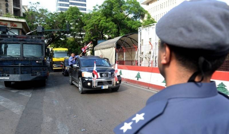 موكب اتحادات النقل البري وصل إلى وزارة الداخلية
