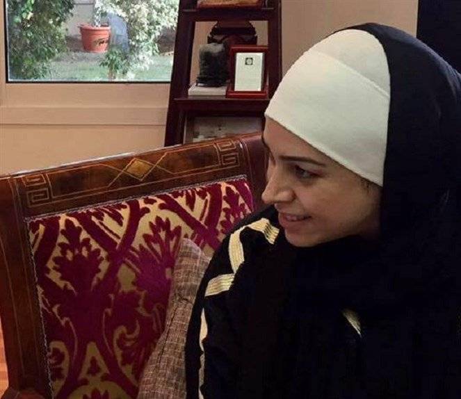بالصور - كارول معلوف تهين الراعي والمفتي: "انت وياه بتلعوا النفس"!.. وعن حريق بعبدا: "حتى يسوع المسيح في مغارته ما تحمل .."