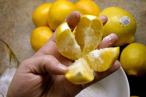 قطعوا ليمونة حامضة وضعوا الملح عليها.. لن تصدقوا النتيجة!!