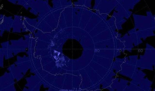 سر ظهور غيوم الليالي المشرقة مبكراً