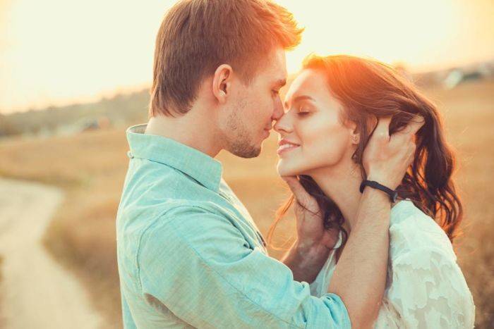 بهذه الطريقة.. تجعلين الرجل يطاردكِ!