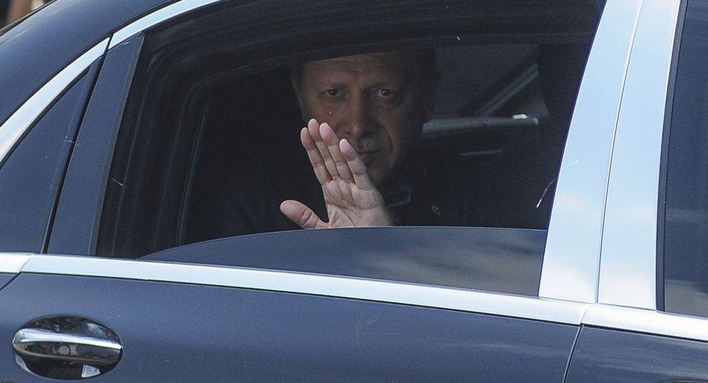 بالصورة موكب أردوغان الرئاسي يتعرض لحادث سير