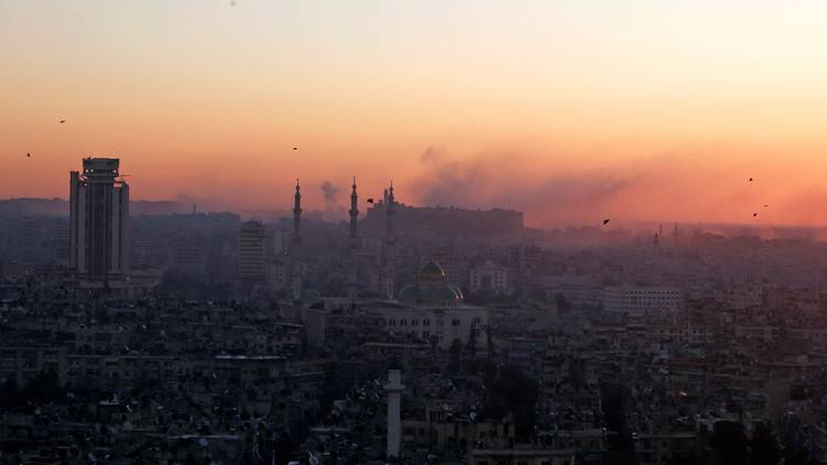 مركز حميميم: خروج 11 ألف مدني من شرق حلب