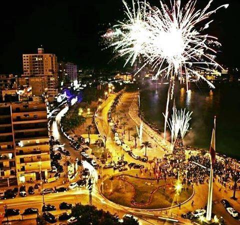 مدينة صور اضاءت زينة المولد النبوي وشجرة الميلاد