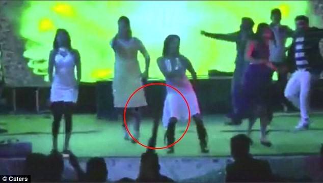 بالفيديو - ابن سياسي يقتل امرأة رفضت الرقص معه!