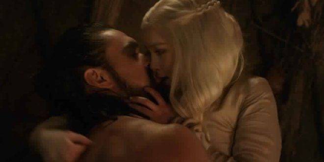 بالفيديو (+18) : لهذا السبب لقب مسلسل Game Of thrones بالمسلسل الإباحي