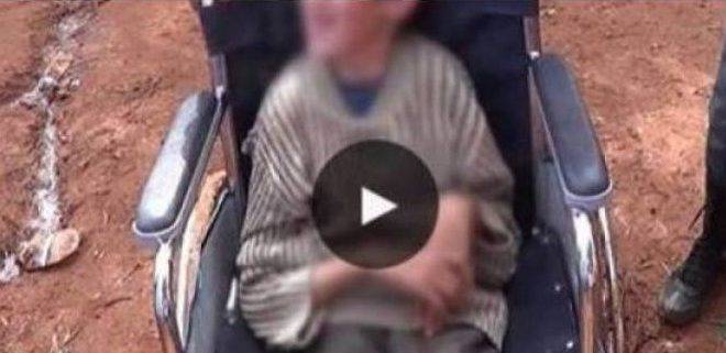 كبلت شقيقها المقعد على سرير مليء بالبول و الغائط و الحشرات لمدة 7 سنوات !!