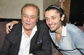 بالفيديو - أول ظهور لكريم محمود عبد العزيز بعد وفاة والده