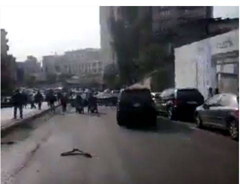 بالفيديو: حادث سير في الأشرفية أدى إلى حالة خوف وهلع ووقوع 20 قتيلًا؟!