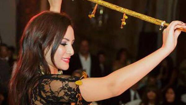 أشهر راقصة في حفلات أثرياء مصر.. مهندسة خريجة بريطانيا