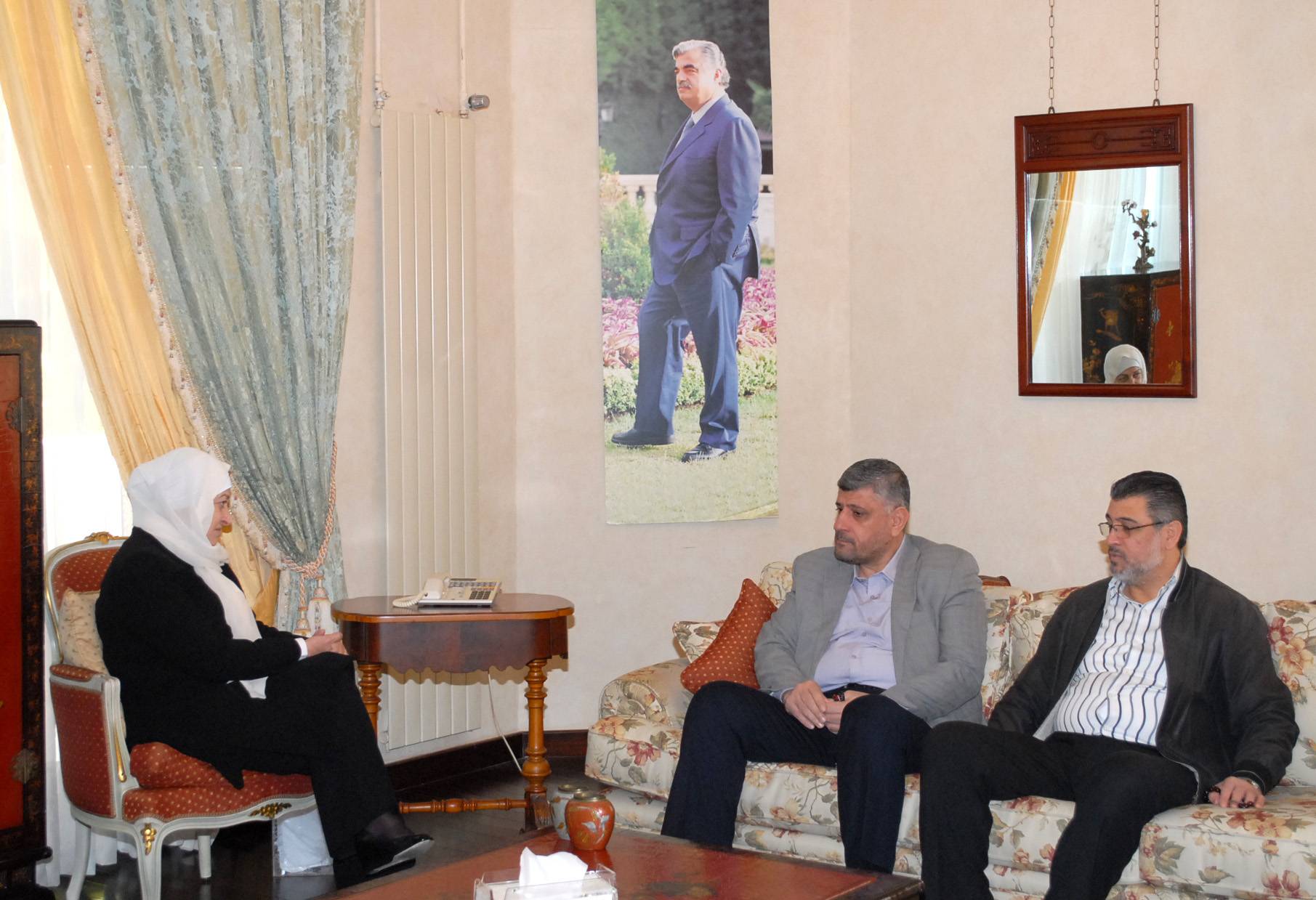 الحريري عرضت مع مسؤول الجهاد الاسلامي اوضاع المخيمات