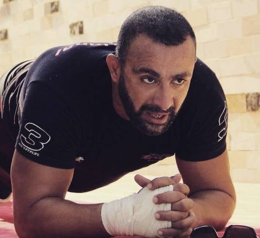 بالصورة - تعرّفوا على ابن أحمد السقا وكيف تعرض للسرقة في لندن!