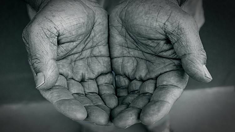 لأول مرة.. ترحيل امرأة من الدنمارك بسبب التسول