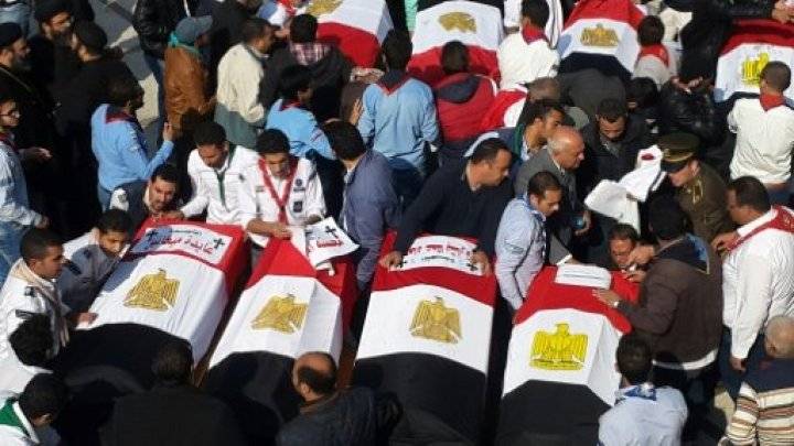 السيسي: انتحاري نفذ تفجير الكنيسة بالقاهرة وإلقاء القبض على مشتبه بهم