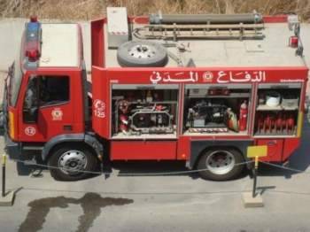 محاولة اخماد حريق مندلع في سيارة في كفرحاتا زغرتا