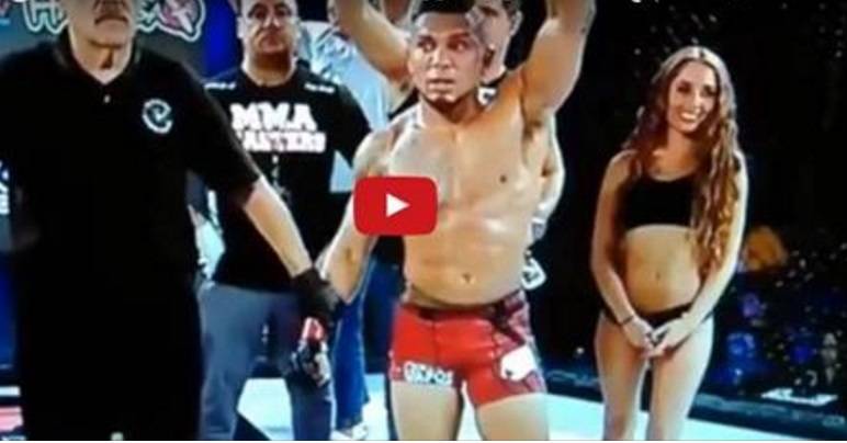 بالفيديو : مصارع يفقد أعصابه لسبب غريب !