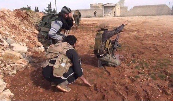 بالصوت: أحد مسلّحي حلب يبكي ويفضح قادة الفصائل