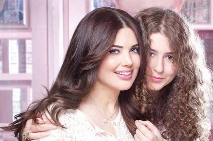 بالصورة:  منى أبو حمزة تستعيد ذكريات أولادها!